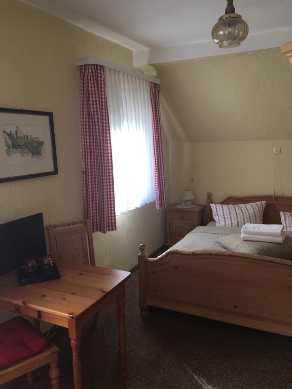 Riverside Airport Hotel Кельстербах Екстер'єр фото