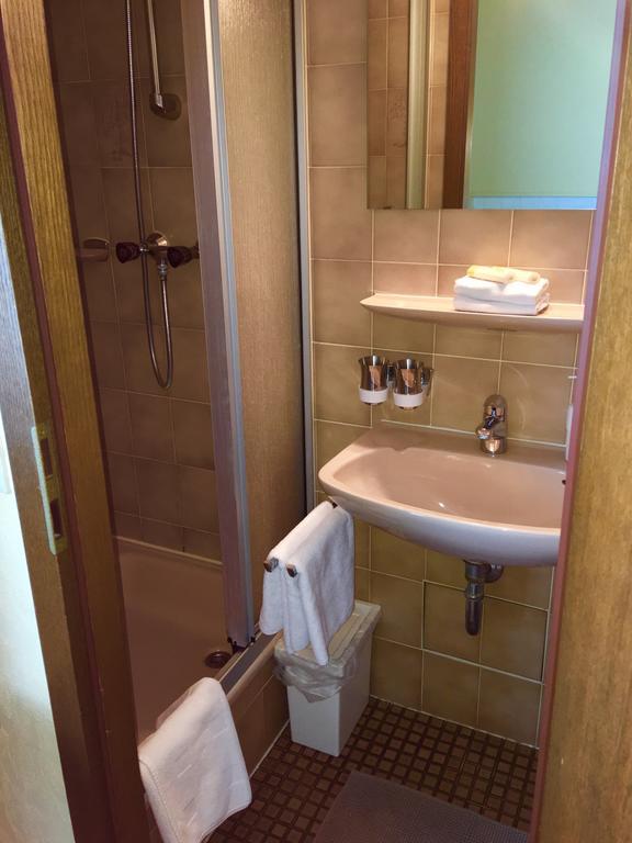 Riverside Airport Hotel Кельстербах Екстер'єр фото